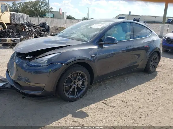 7SAYGDED3SA372602 2025 TESLA MODEL Y - Image 2