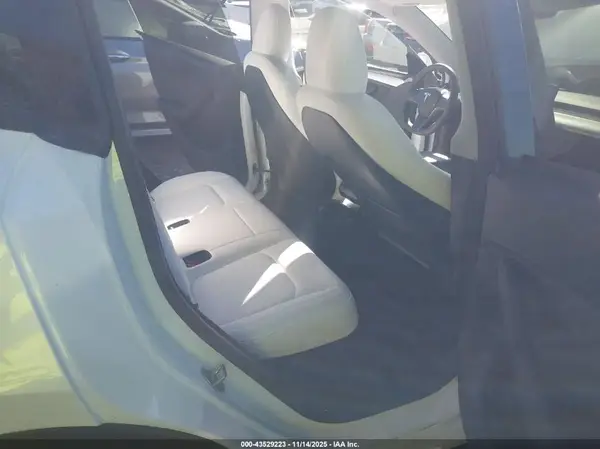 7SAYGDED3SA377573 2025 TESLA MODEL Y - Image 8