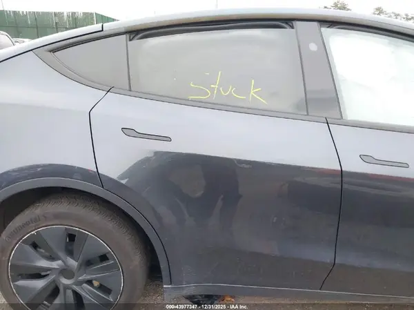 7SAYGDED3SA378237 2025 TESLA MODEL Y - Image 8