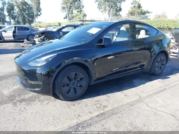 7SAYGDED3SF231189 2025 TESLA MODEL Y - Image 2