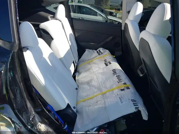 7SAYGDED3SF231189 2025 TESLA MODEL Y - Image 8