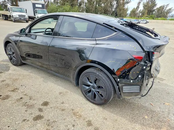 7SAYGDED3SF235758 2025 TESLA MODEL Y - Image 2
