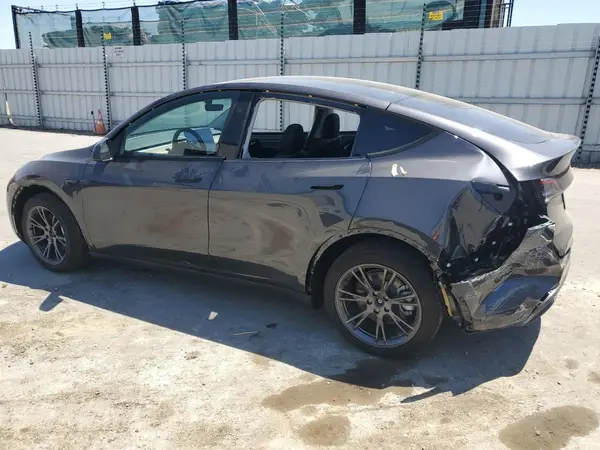 7SAYGDED3SF239146 2025 TESLA MODEL Y - Image 2