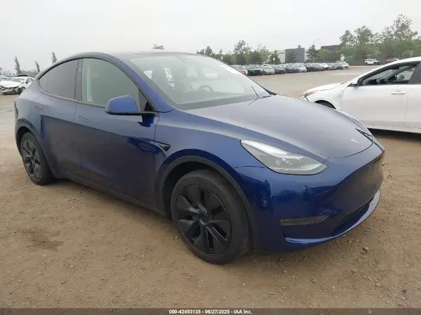 7SAYGDED3SF277217 2025 TESLA MODEL Y - Image 1