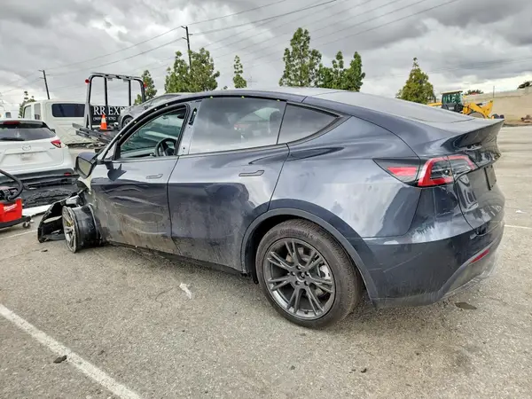 7SAYGDED3SF319160 2025 TESLA MODEL Y - Image 2