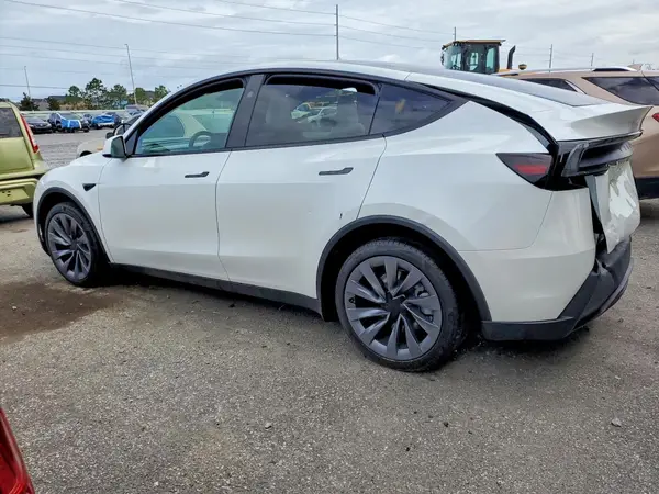 7SAYGDED3TA651775 2026 TESLA MODEL Y - Image 2