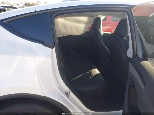 7SAYGDED3TF441227 2026 TESLA MODEL Y - Image 8