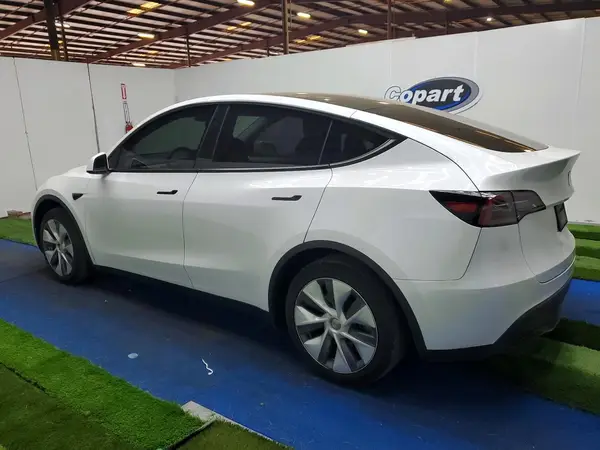 7SAYGDED4PF956100 2023 TESLA MODEL Y - Image 2