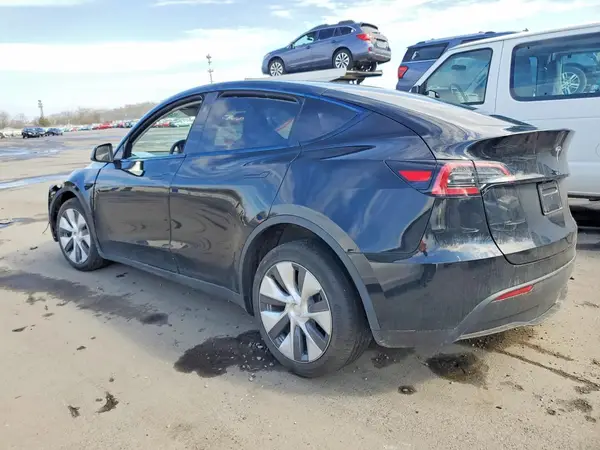 7SAYGDED4PF960700 2023 TESLA MODEL Y - Image 2