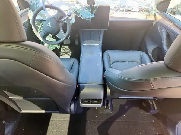 7SAYGDED4RA304478 2024 TESLA MODEL Y - Image 8