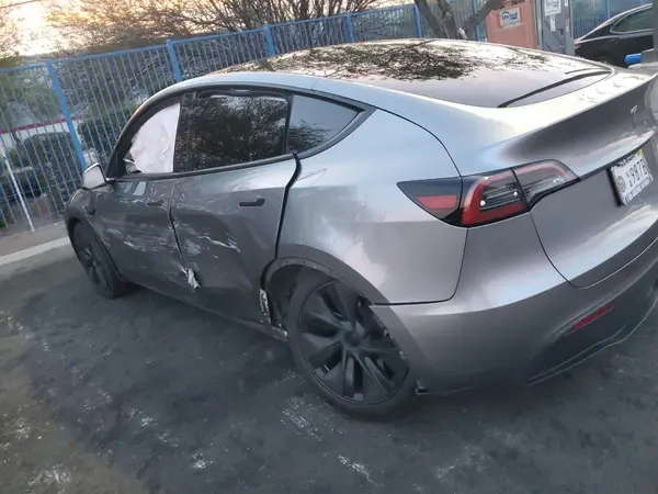 7SAYGDED4RA325444 2024 TESLA MODEL Y - Image 2