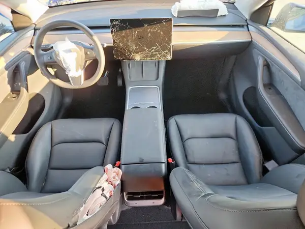7SAYGDED4RA326724 2024 TESLA MODEL Y - Image 8