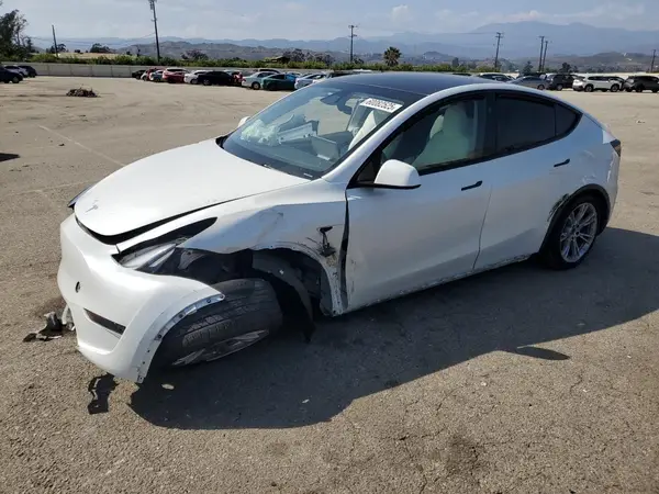 7SAYGDED4RF008413 2024 TESLA MODEL Y - Image 1