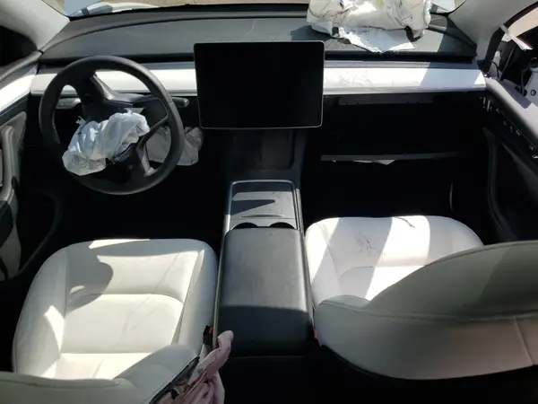 7SAYGDED4RF008413 2024 TESLA MODEL Y - Image 8