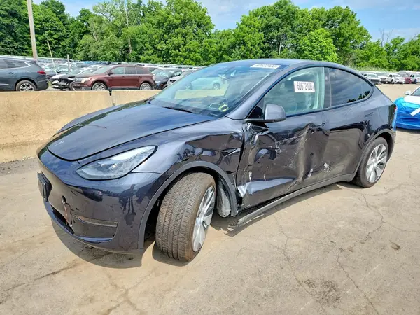 7SAYGDED4RF027866 2024 TESLA MODEL Y - Image 1