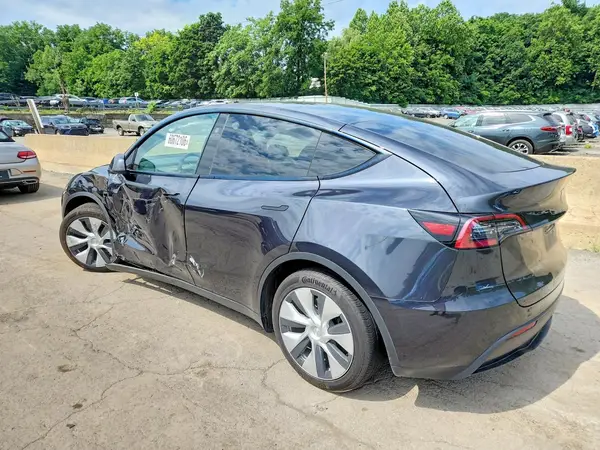 7SAYGDED4RF027866 2024 TESLA MODEL Y - Image 2