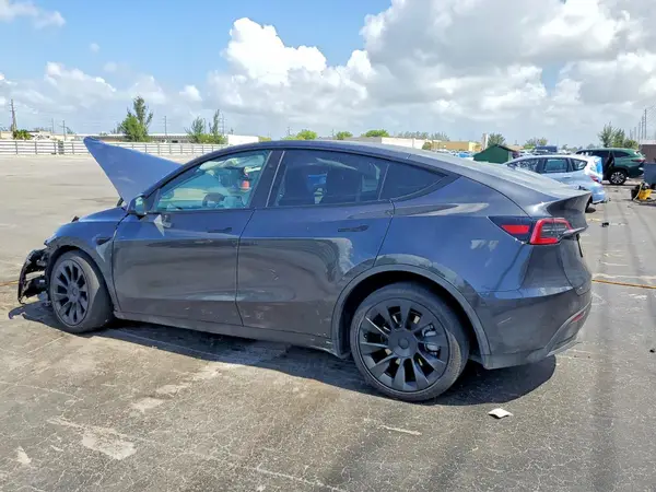 7SAYGDED4RF038592 2024 TESLA MODEL Y - Image 2
