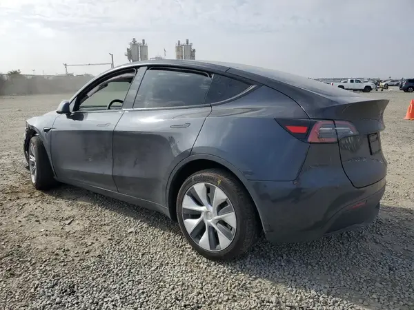 7SAYGDED4RF049303 2024 TESLA MODEL Y - Image 2