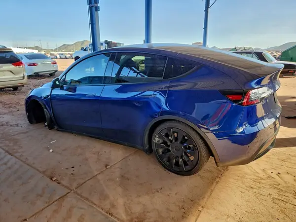 7SAYGDED4RF053626 2024 TESLA MODEL Y - Image 2