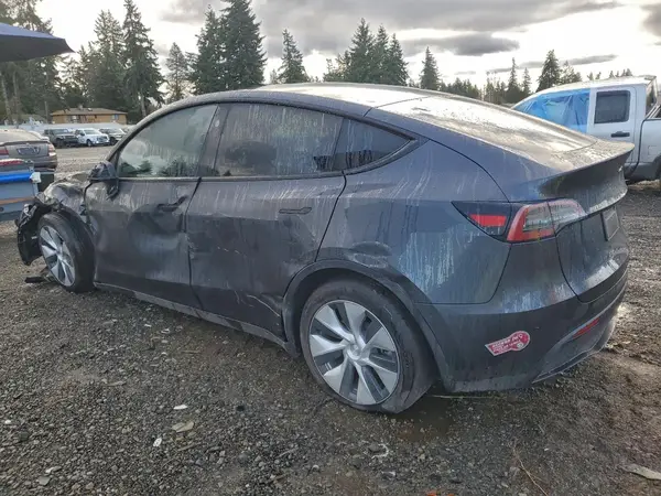 7SAYGDED4RF055232 2024 TESLA MODEL Y - Image 2