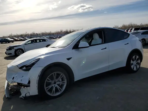 7SAYGDED4RF055859 2024 TESLA MODEL Y - Image 1