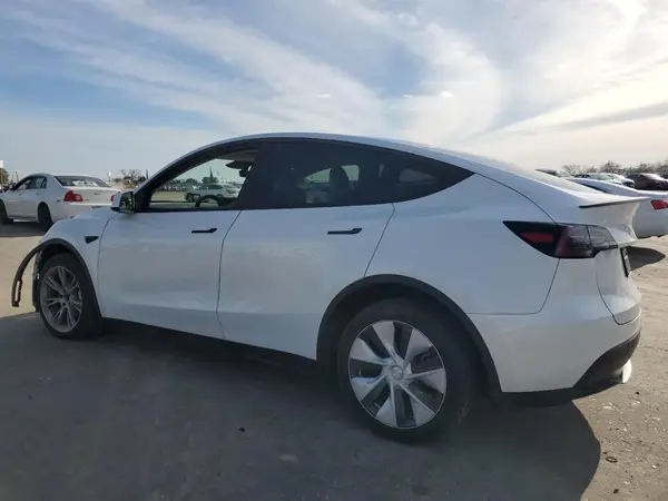 7SAYGDED4RF055859 2024 TESLA MODEL Y - Image 2