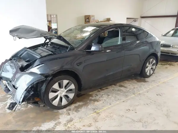 7SAYGDED4RF072600 2024 TESLA MODEL Y - Image 2