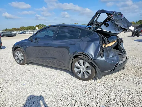 7SAYGDED4RF092443 2024 TESLA MODEL Y - Image 2