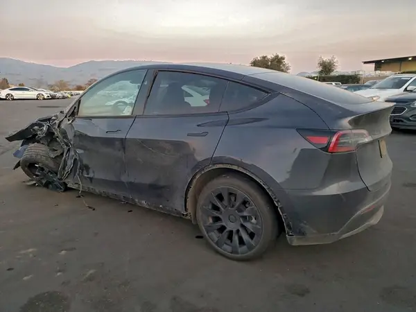 7SAYGDED4RF096380 2024 TESLA MODEL Y - Image 2