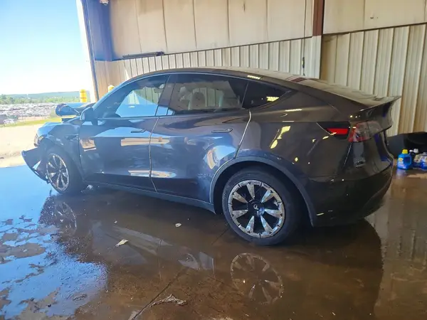 7SAYGDED4RF096704 2024 TESLA MODEL Y - Image 2