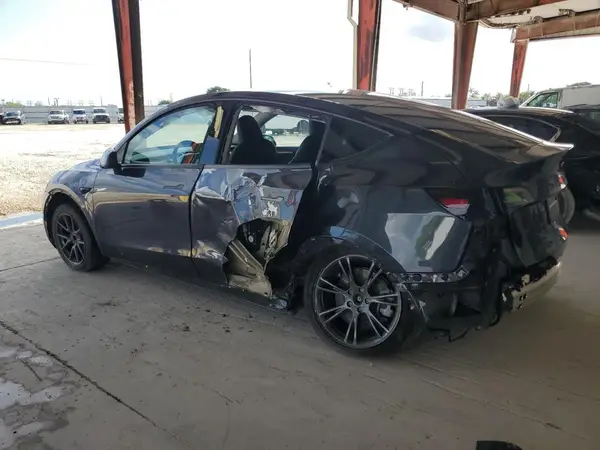 7SAYGDED4RF102968 2024 TESLA MODEL Y - Image 2
