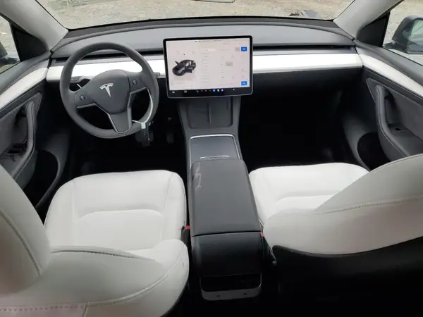 7SAYGDED4RF103411 2024 TESLA MODEL Y - Image 8