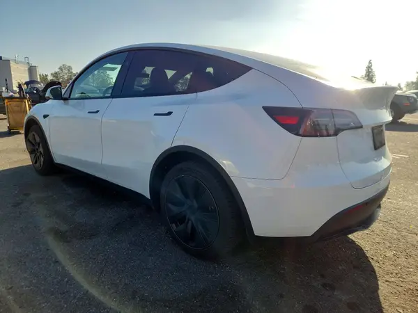 7SAYGDED4RF106230 2024 TESLA MODEL Y - Image 2