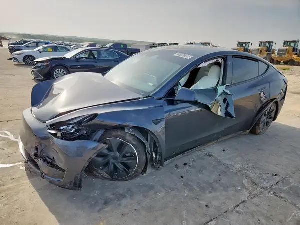 7SAYGDED4RF106941 2024 TESLA MODEL Y - Image 1