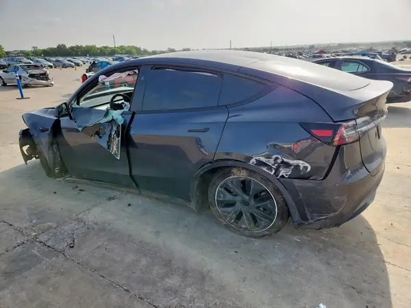 7SAYGDED4RF106941 2024 TESLA MODEL Y - Image 2