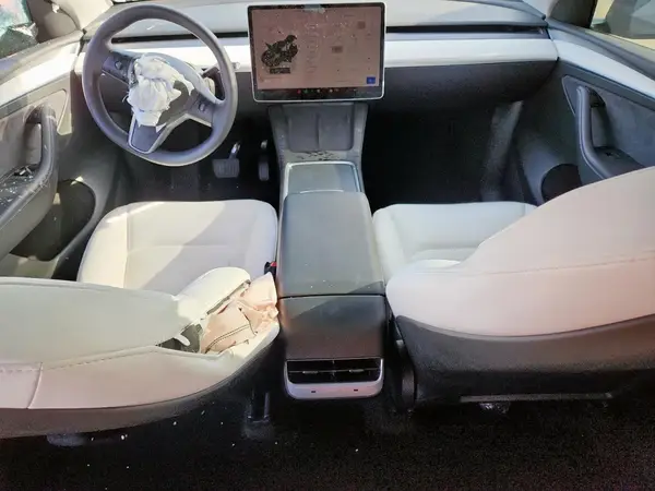7SAYGDED4RF106941 2024 TESLA MODEL Y - Image 8