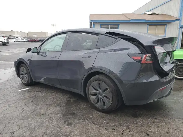 7SAYGDED4RF125330 2024 TESLA MODEL Y - Image 2