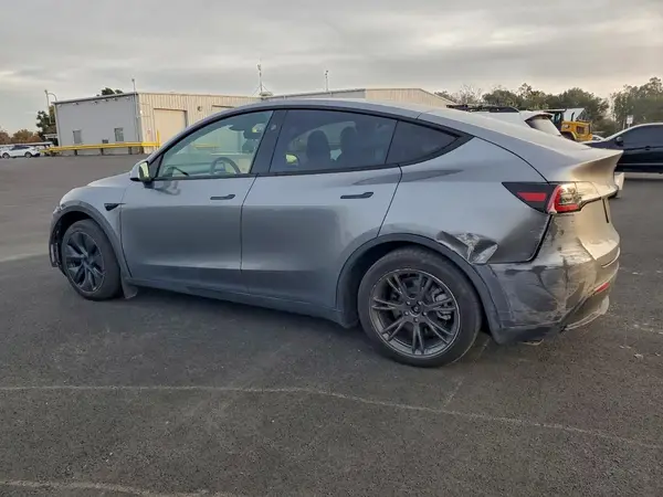 7SAYGDED4RF165326 2024 TESLA MODEL Y - Image 2