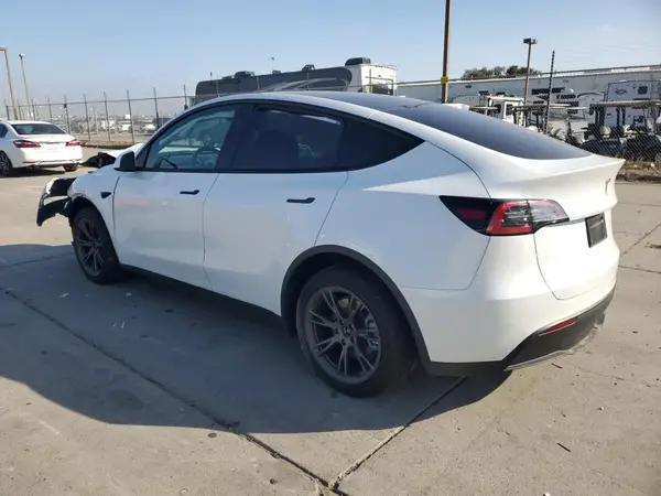 7SAYGDED4RF184698 2024 TESLA MODEL Y - Image 2