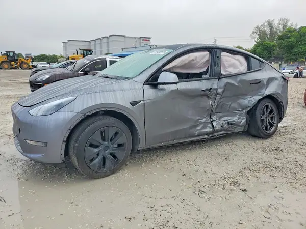 7SAYGDED4RF200687 2024 TESLA MODEL Y - Image 1