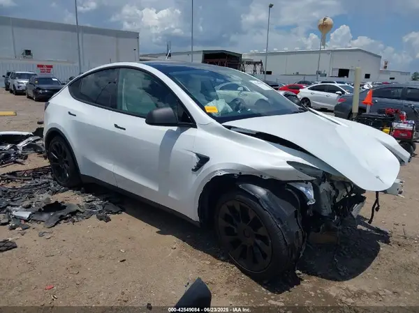 7SAYGDED4SA350415 2025 TESLA MODEL Y - Image 1