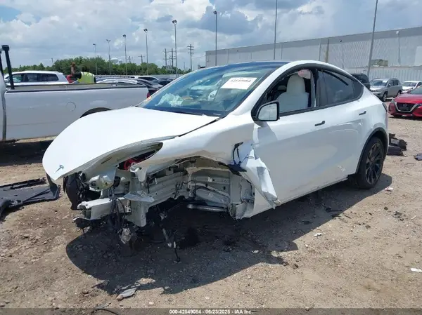 7SAYGDED4SA350415 2025 TESLA MODEL Y - Image 2