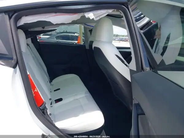 7SAYGDED4SA350415 2025 TESLA MODEL Y - Image 8