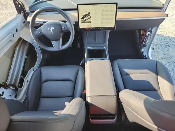 7SAYGDED4SA352889 2025 TESLA MODEL Y - Image 8