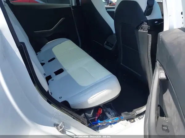 7SAYGDED4SA355257 2025 TESLA MODEL Y - Image 8