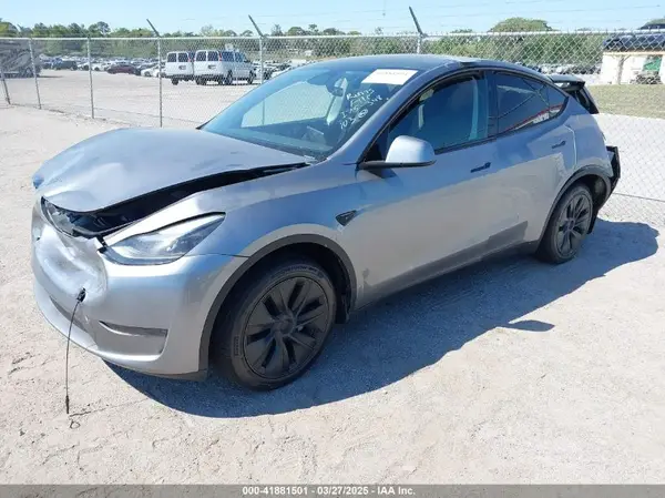 7SAYGDED4SA357476 2025 TESLA MODEL Y - Image 2