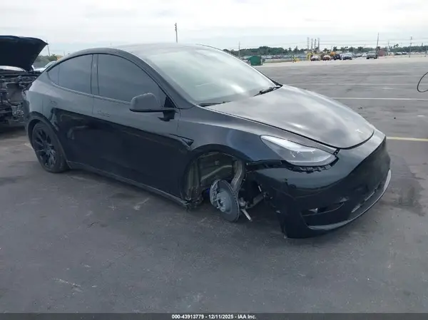 7SAYGDED4SA367652 2025 TESLA MODEL Y - Image 1