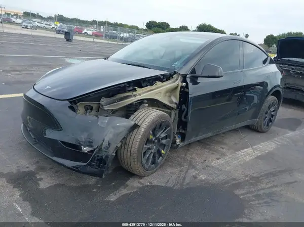 7SAYGDED4SA367652 2025 TESLA MODEL Y - Image 2