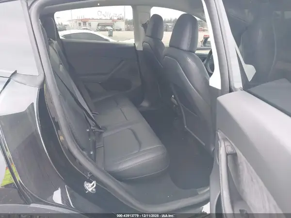 7SAYGDED4SA367652 2025 TESLA MODEL Y - Image 8