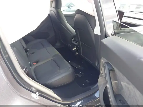 7SAYGDED4SA376139 2025 TESLA MODEL Y - Image 8